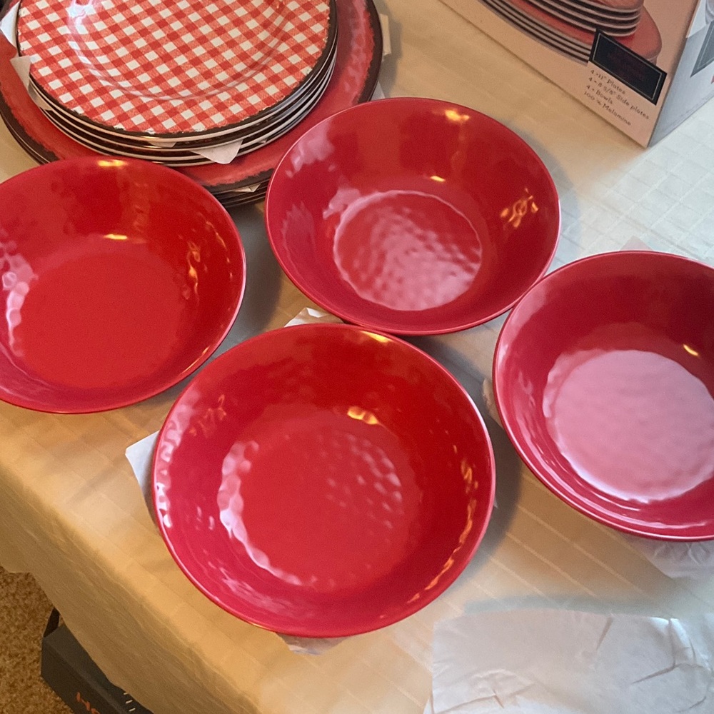 Gingham Pattern Dinnerware Set - Picture 4 of 9